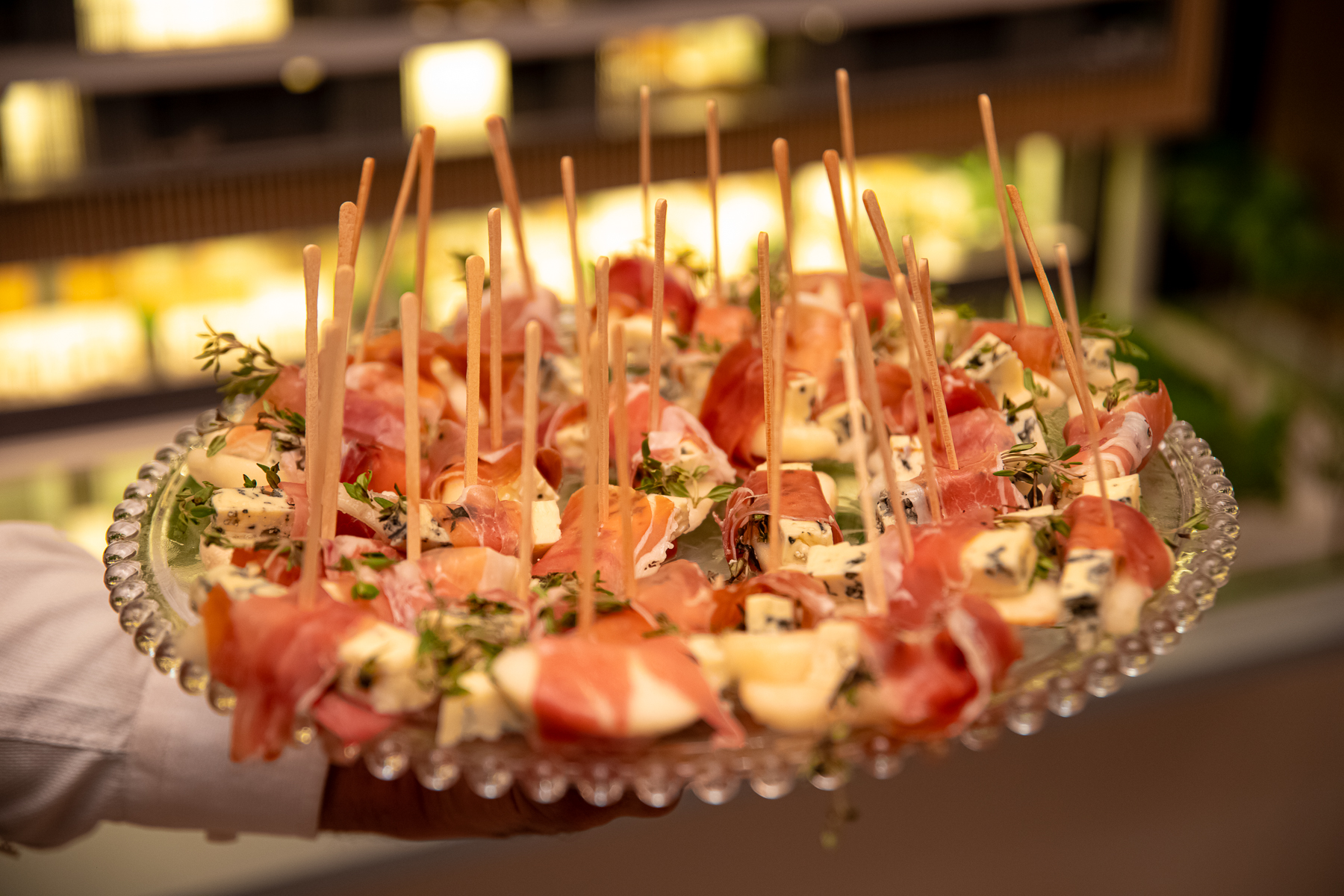 Redtyb loira gata pagando um boquete gostoso no meio do quintal - Buffet & Gastronomia