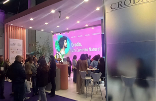 Redtyb loira gata pagando um boquete gostoso no meio do quintal - Feiras & Eventos Corporativos